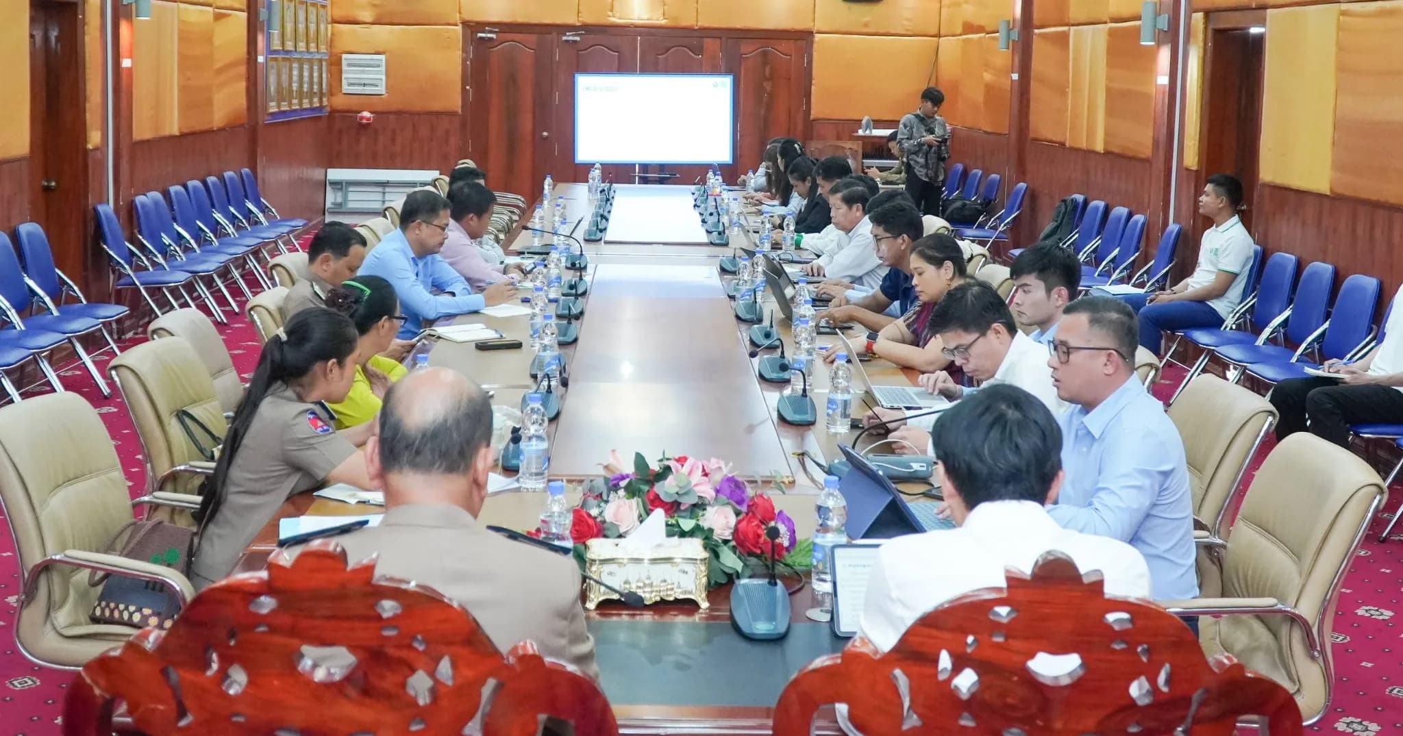 រដ្ឋបាលខេត្តបន្ទាយមានជ័យ ជួបប្រជុំពិភាក្សា រៀបចំក្រុមការងារអនុវត្តកម្មវិធីអន្តរាគមន៍ផ្តល់ការគាំទ្រផលិតកម្មកសិកម្ម ជូនគ្រួសារក្រីក្រ និងងាយរងគ្រោះ