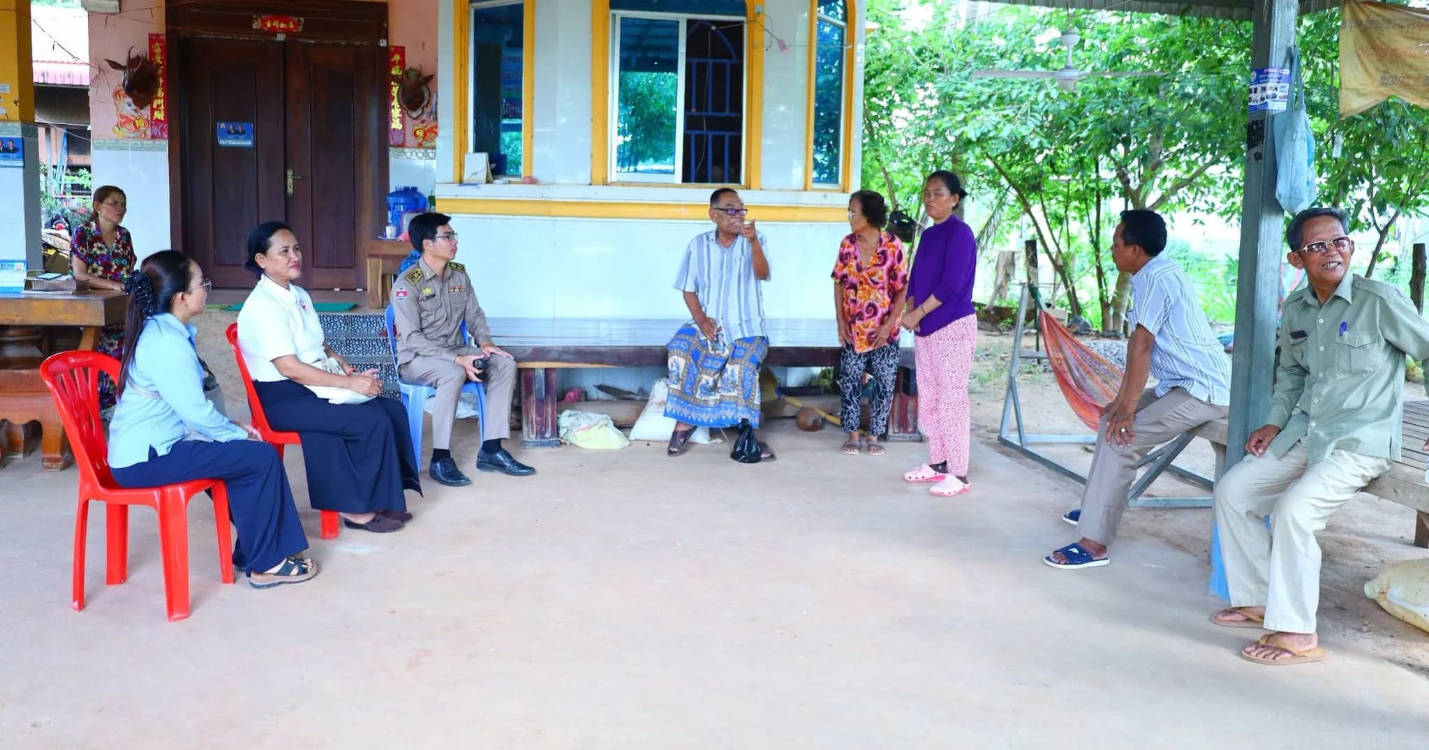 លោក ធាម សុផាត នាំយកទឹកចិត្ត និងការសួរសុខទុក្ខជូនលោកមេឃុំសន្ទ្រែ នៅភូមិគល់ទទឹង