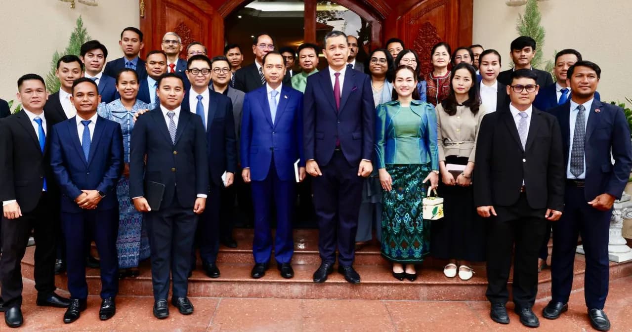 ស្ថានទូតឥណ្ឌាប្រចាំកម្ពុជា រៀបចំពិធីជូនដំណើរមន្ត្រីក្រសួងព័ត៌មាន ១៥រូប ទៅចូលរួមចូលរួមវគ្គសិក្សា «វិញ្ញាបនបត្រផ្នែកប្រព័ន្ធផ្សព្វផ្សាយ និងបច្ចេកវិទ្យាព័ត៌មានសម័យថ្មី» នៅទីក្រុងញូវដែលី