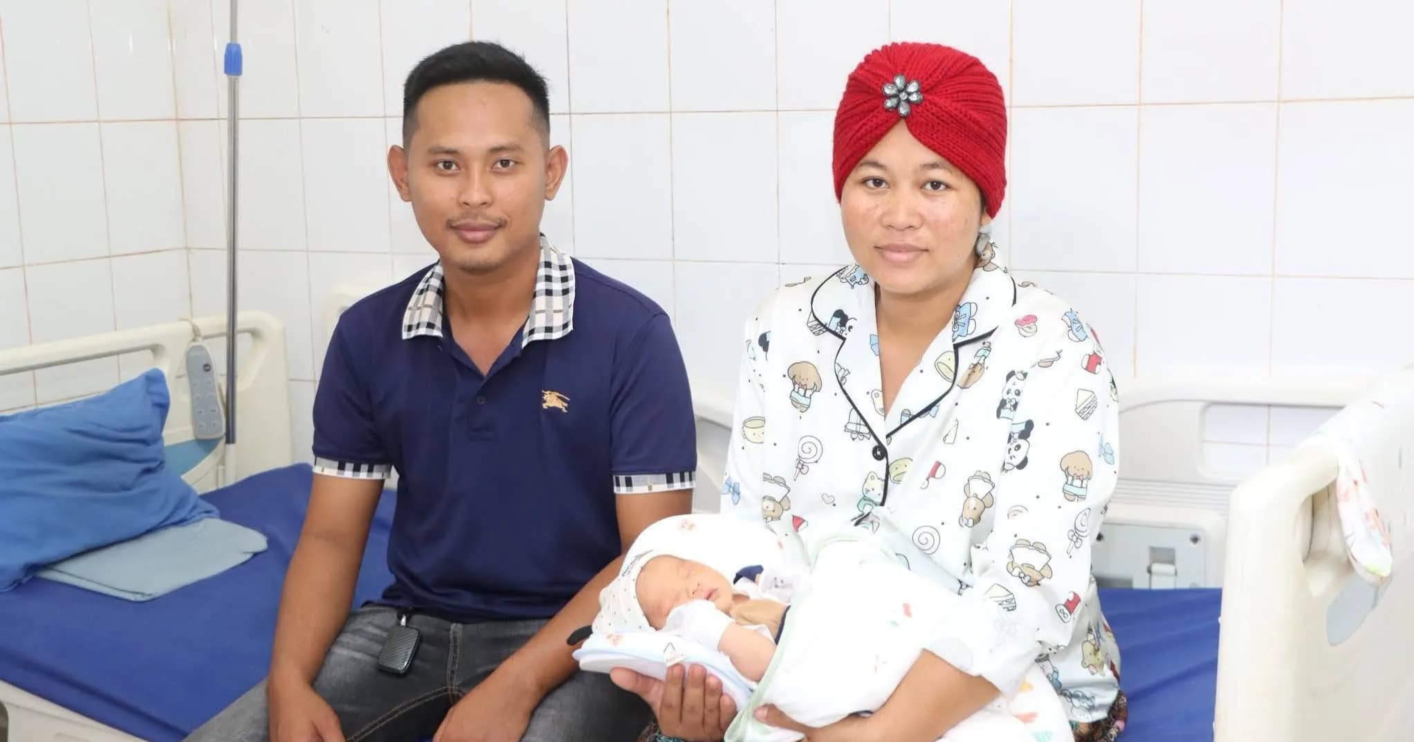 ចំណាប់អារម្មណ៍របស់មន្ត្រីនគរបាល មកទទួលបានសេវាសម្រាលកូន ប្រើប័ណ្ណ ប.ស.ស. ដោយមានយកចិត្តទុកដាក់ពីក្រុមគ្រូពេទ្យនៃមន្ទីរពេទ្យបង្អែកខេត្តមណ្ឌលគិរី