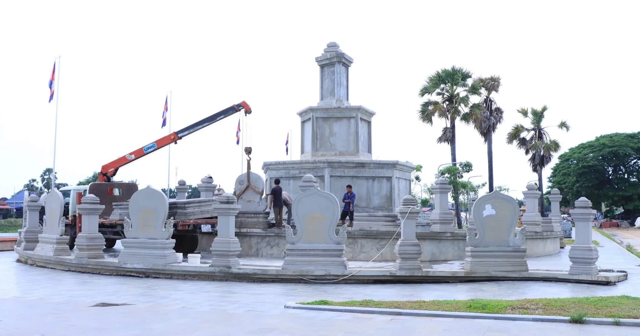 លោក ឃ្លោក នួយ ចុះពិនិត្យវឌ្ឍនភាពការងារសាងសង់ «សួនតេជោសន្តិភាព» ក្នុងក្រុងសិរីសោភ័ណ