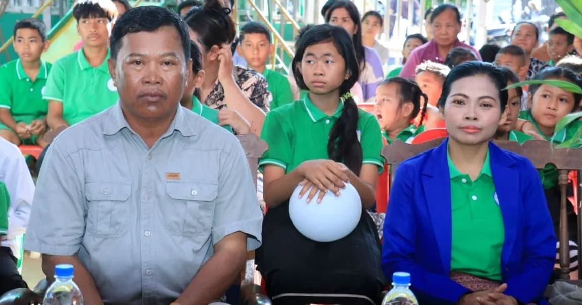 ពិធីប្រគល់វិញ្ញាបនបត្របញ្ចប់ការសិក្សាដ៏សិក្សានុសិស្សនៃសាលាបណ្ដុះបណ្ដាលផ្នត់គំនិត និងភាសា ក្នុងក្រុងសិរីសោភ័ណ