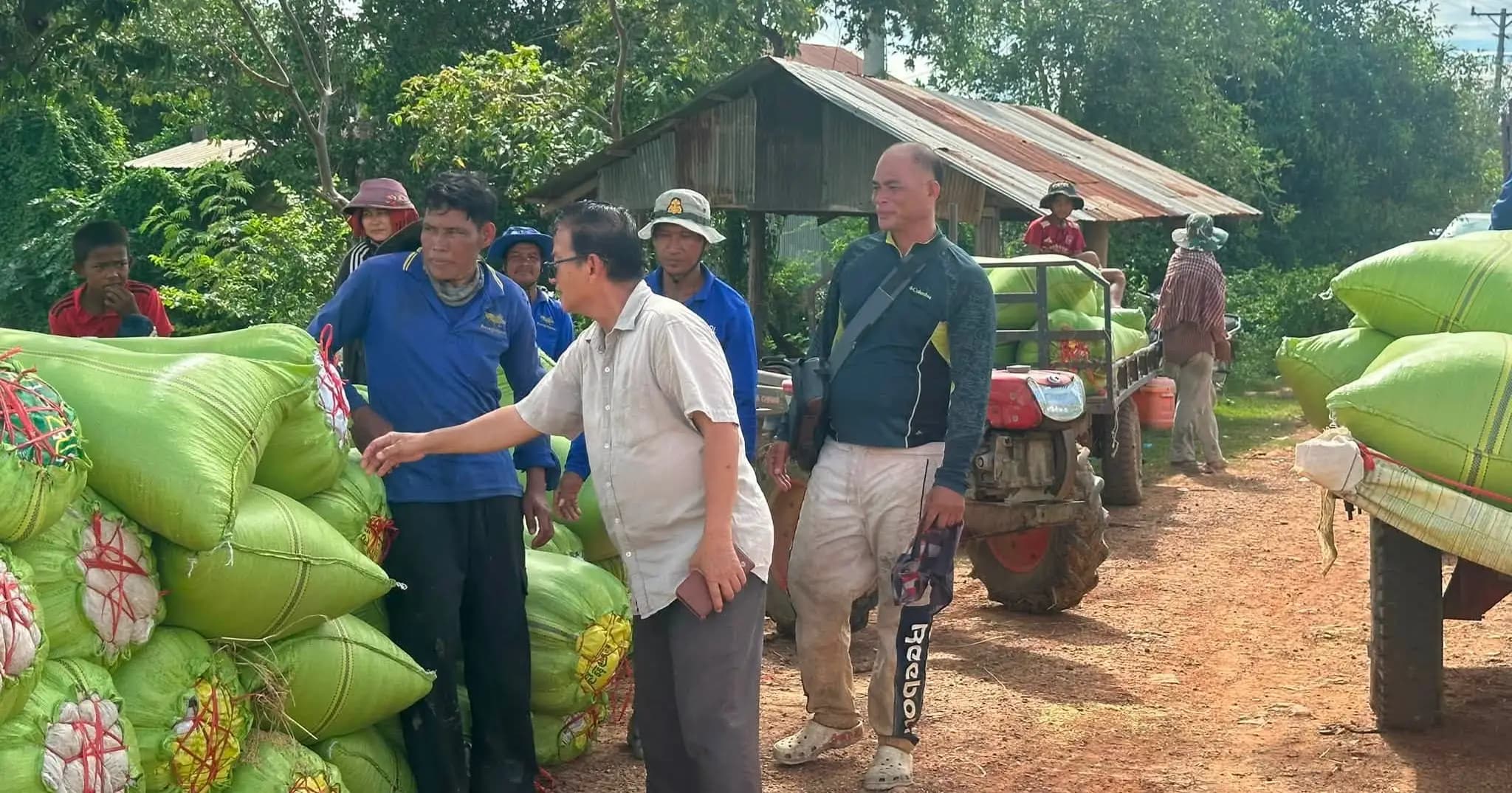 មន្ទីរធនធានទឹកខេត្តពោធិ៍សាត់ ចុះតាមដានការអន្តរាគមន៍សង្គ្រោះស្រូវវស្សាជាង ៦ពាន់ហិកតា នៅស្រុកភ្នំក្រវាញ និងតាលោសែនជ័យ