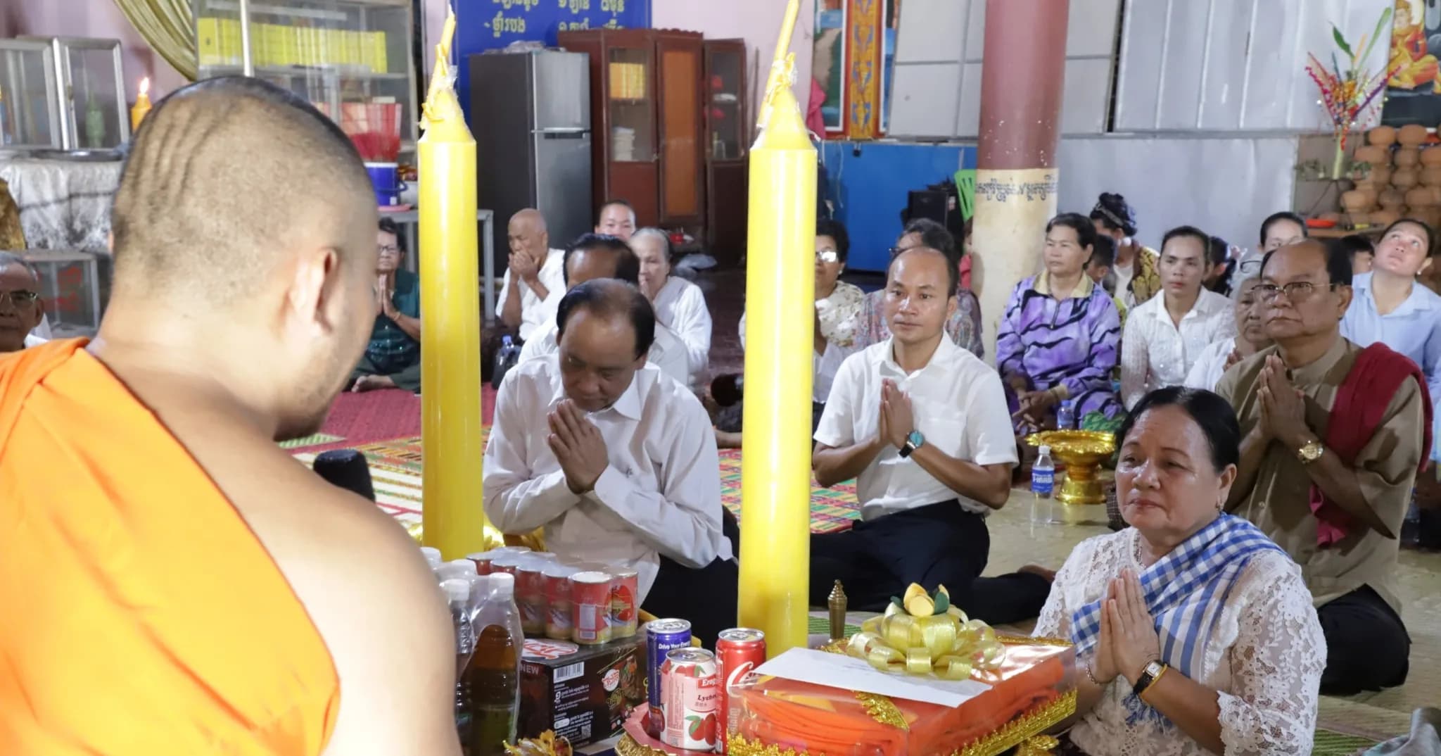ឯកឧត្តម លន់ លឹមថៃ តំណាងរាស្រមណ្ឌលកំពង់ចាមនាំយកទានព្រះវស្សា ទេយ្យវត្តុ បច្ច័យប្រគេនដល់ព្រះសង្ឃក្នុងវត្តចំនួន៣ក្នុងស្រុកជើងព្រៃ