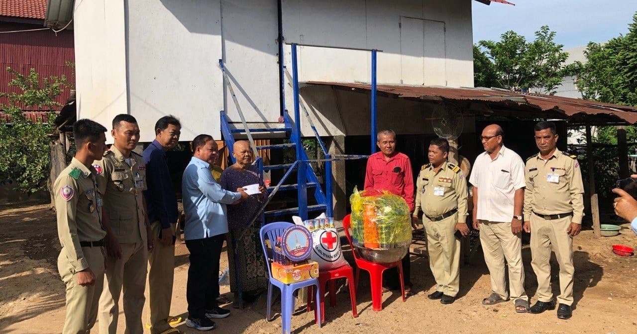 គ្រួសារអតីតយុទ្ធជន និងនិវត្តន៍ជន ០៥គ្រួសារ ទទួលបានការយកចិត្តទុកដាក់ ពីអាជ្ញាធរក្នុងមូលដ្ឋាន