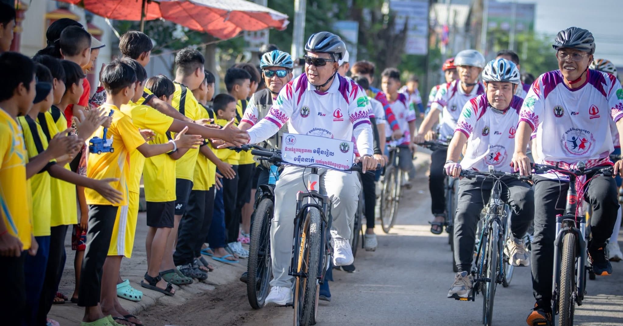 យុទ្ធនាការ​ "១ម៉ឺនរៀល ១ម៉ឺននាក់" ដើម្បីរៃអង្គាសថវិកាជួយដល់ កុមារ​កម្ពុជា​ ដែលកំពុងសម្រាកព្យាបាលនៅមន្ទីរពេទ្យគន្ធបុប្ផាកម្ពុជា។