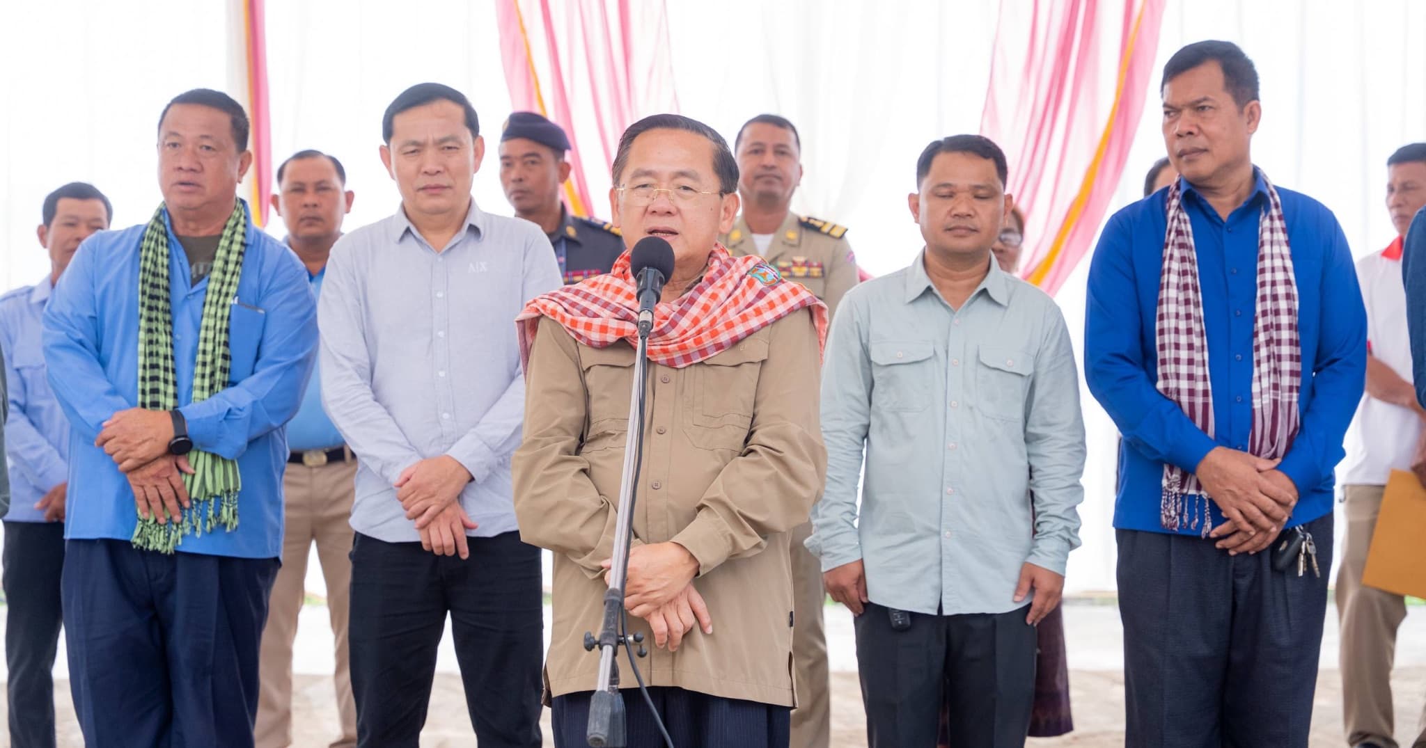 អំណោយដ៏ថ្លៃថ្លារបស់សម្ដេចធិបតី ហ៊ុន ម៉ាណែត បន្តផ្ដល់ជូនពលរដ្ឋមានជីវភាពខ្វះខាតរងគ្រោះដោយជំនន់ទឹកភ្លៀង១៥០គ្រួសារបន្ថែមទៀត ក្នុងស្រុកសំឡូត