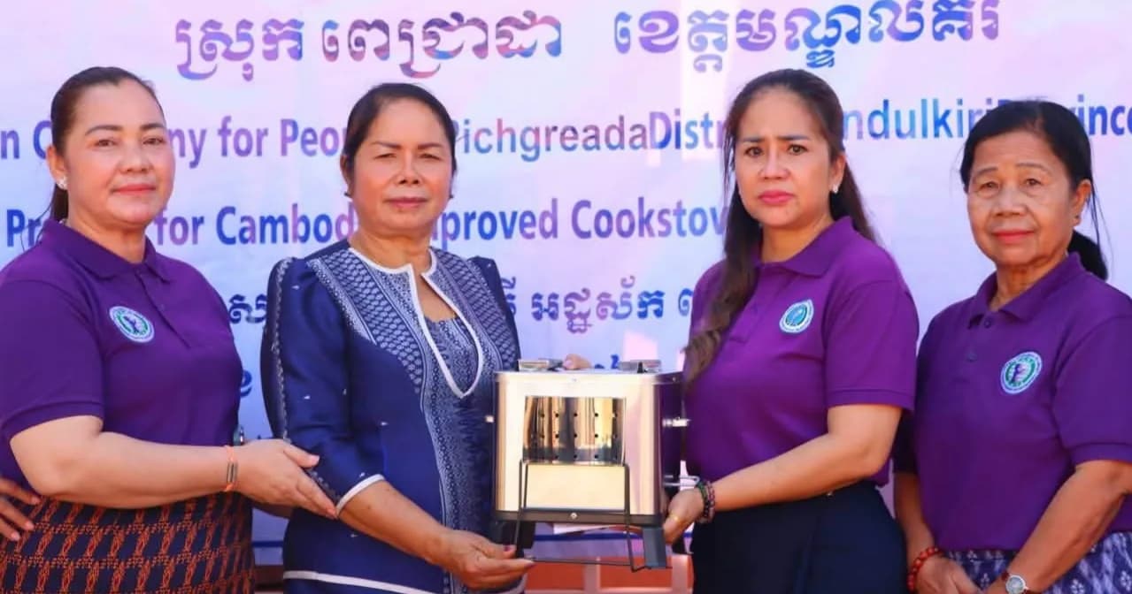 រដ្ឋបាលស្រុកពេជ្រាដា ទទួលបានចង្ក្រានសន្សំសំចៃថាមពលជិត ២ពាន់ចង្ក្រាន ដើម្បីចែកជូនប្រជាពលរដ្ឋនៅឃុំទាំង៤