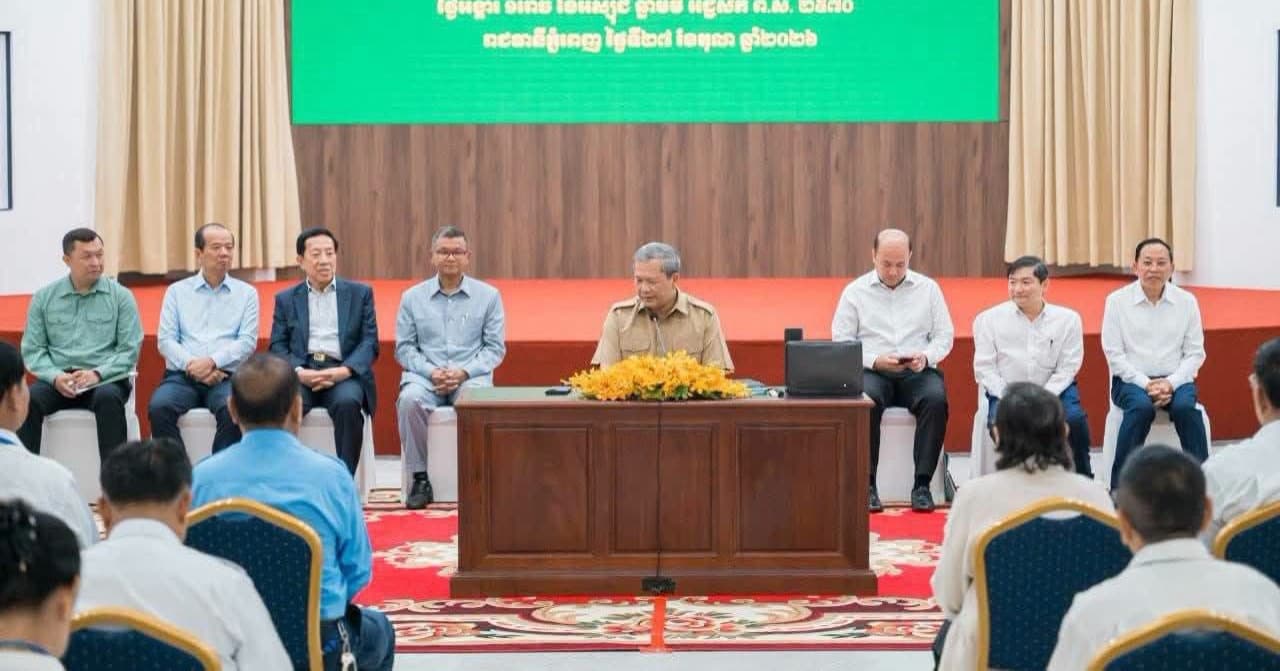 សម្តេចធិបតី ជួបសំណេះសំណាល ជាមួយលោកគ្រូ អ្នកគ្រូបង្គោល និងនាយក នាយិកា នៃសាលារៀនចំនួន​ ១៦១ សាលា