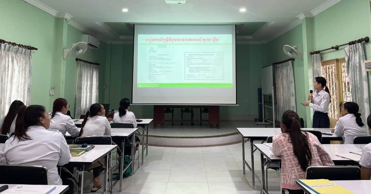 មន្ទីរសុខាភិបាលខេត្តបាត់ដំបង បើកកិច្ចប្រជុំមួយ ក្នុងការភ្ជាប់ក្រុមឆ្មប និងគ្រូពេទ្យ នៅតាមបណ្តាមន្ទីរពេទ្យបង្អែក មណ្ឌលសុខភាព ដើម្បីការថែទាំមាតា និងទារក ប្រកបដោយសុវត្ថិភាព