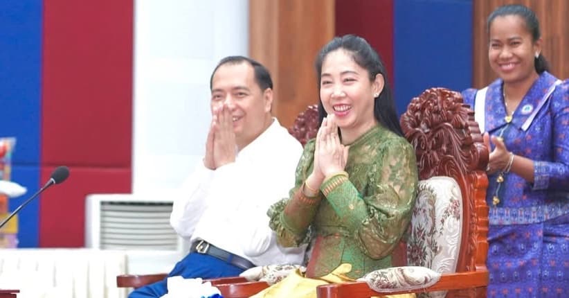 ឯកឧត្តមរដ្ឋមន្ត្រី នេត្រ ភក្ត្រា និងលោកជំទាវ អញ្ជើញជួបសំណេះសំណាលជាមួយមន្ត្រីរាជការនិវត្តជននៃក្រសួងព័ត៌មាន បង្ហាញការយកចិត្តទុកដាក់ និងដឹងគុណចំពោះអ្នកជំនាន់មុនដែលបានរួមចំណែកអភិវឌ្ឍវិស័យព័ត៌មាន