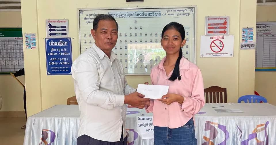 នាយកវិទ្យាល័យពោធិ៍សាត់ ឧបត្ថម្ភថវិកាលើកទឹកចិត្ត ១០០ដុល្លារ ដល់សិស្សជ័យលាភីប្រឡងជាប់បាក់ឌុប និទ្ទេស A