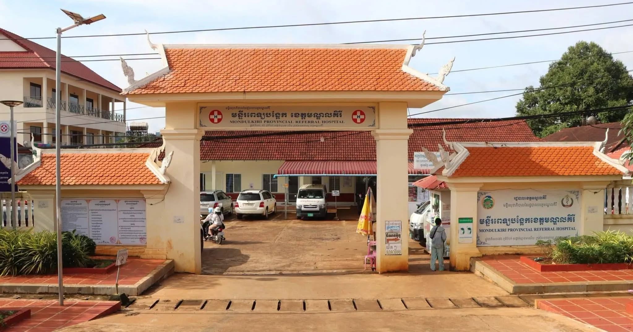 ក្រុមគ្រូពេទ្យនៃមន្ទីរពេទ្យបង្អែកខេត្តមណ្ឌលគិរី ខិតខំបម្រើសេវាសុខាភិបាលជូនប្រជាពលរដ្ឋ ប្រកបដោយការទទួលខុសត្រូវ