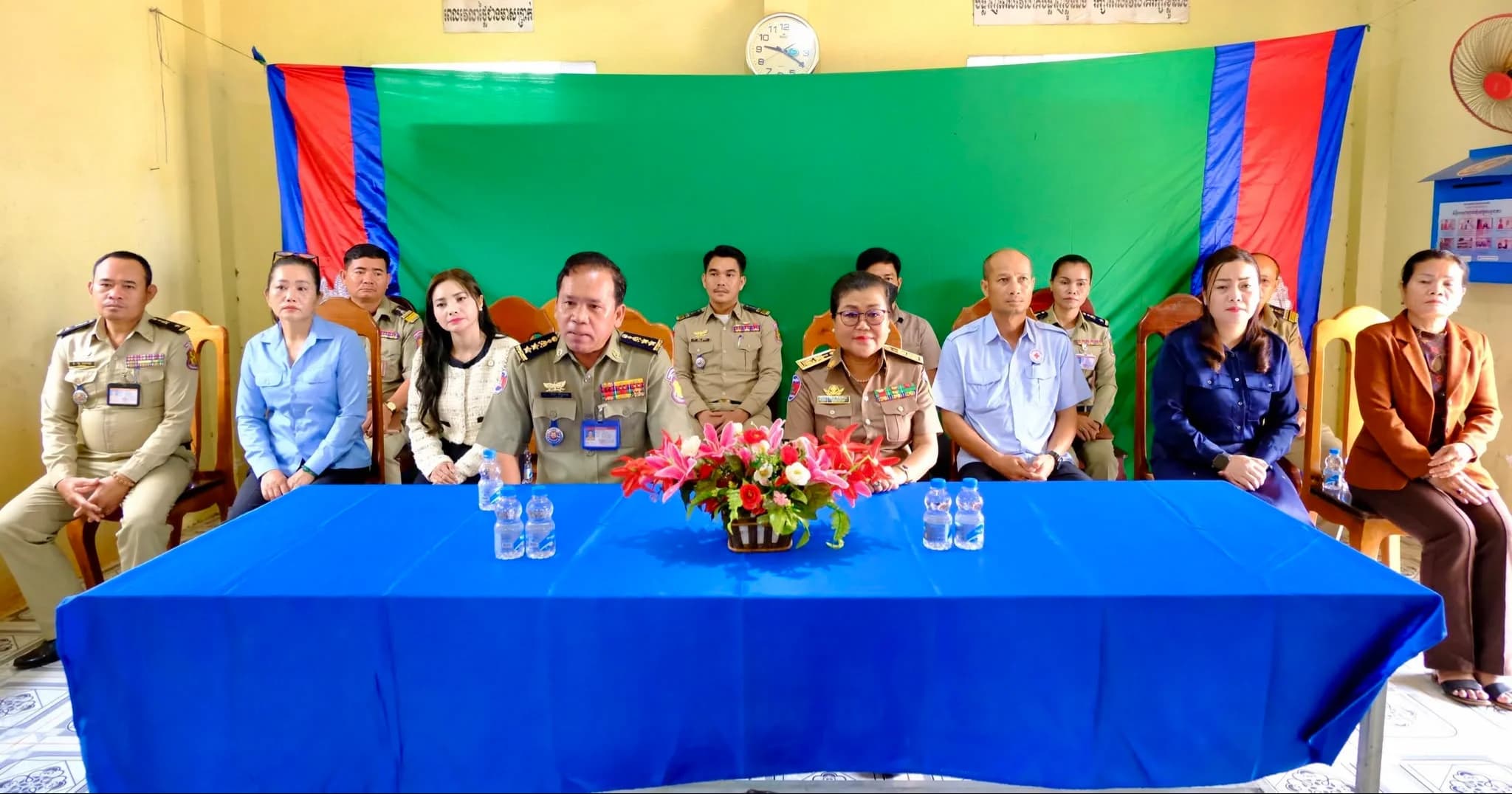 លោកជំទាវ ញាន ទិត្យចិន្តា អភិបាលរងខេត្តរតនគិរីអញ្ជើញចុះសួរសុខទុក្ខ ទណ្ឌិតដែលផ្ទុកមេរោគអេស៍ចំនួន១២នាក់ នៅពន្ធនាគារខេត្ត