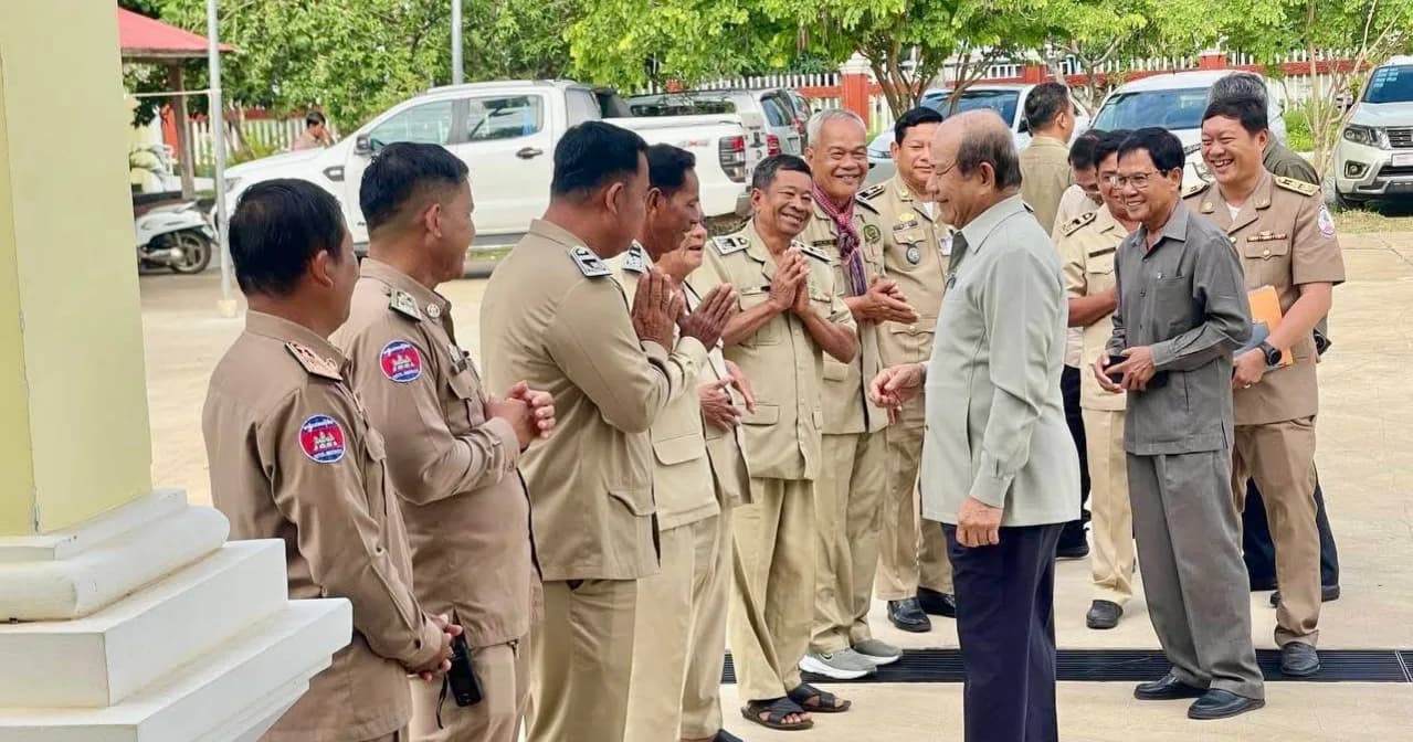 ឯកឧត្តម បណ្ឌិតសភាចារ្យ អ៊ុក រ៉ាប៊ុន អញ្ជើញជួបសំណេះសំណាលជាមួយក្រុមប្រឹក្សាស្រុក ឃុំ មន្ត្រីរាជការ និងកងកម្លាំង ក្នុងស្រុកសាមគ្គីមានជ័យ