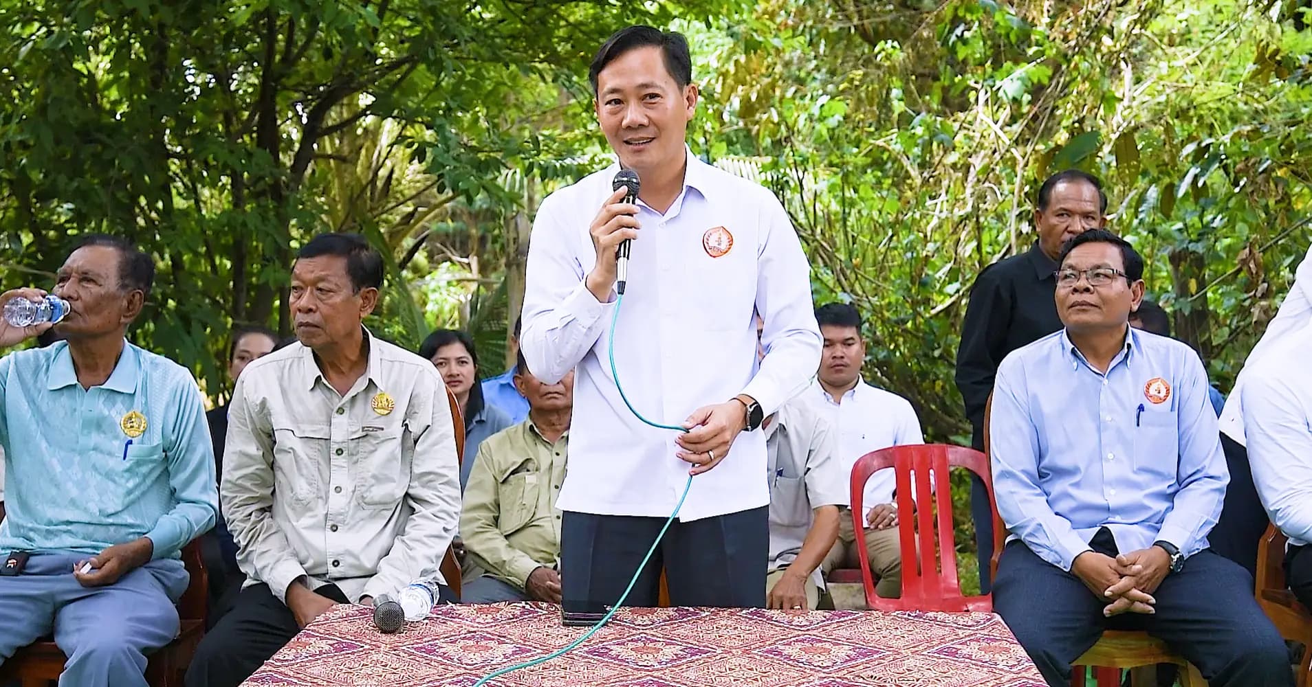 លោក ហេង សុភាណា អភិបាលរងខេត្ត ចុះសួរសុខទុក្ខ និងនាំយកអំណោយចែកជូនប្រជាពលរដ្ឋនៅភូមិវត្តលួង សង្កាត់លលកស ក្រុងពោធិ៍សាត់